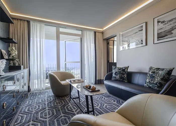 Отель La Grande Terrasse & La Rochelle - Mgallery Collection Шатлайон-Плаж