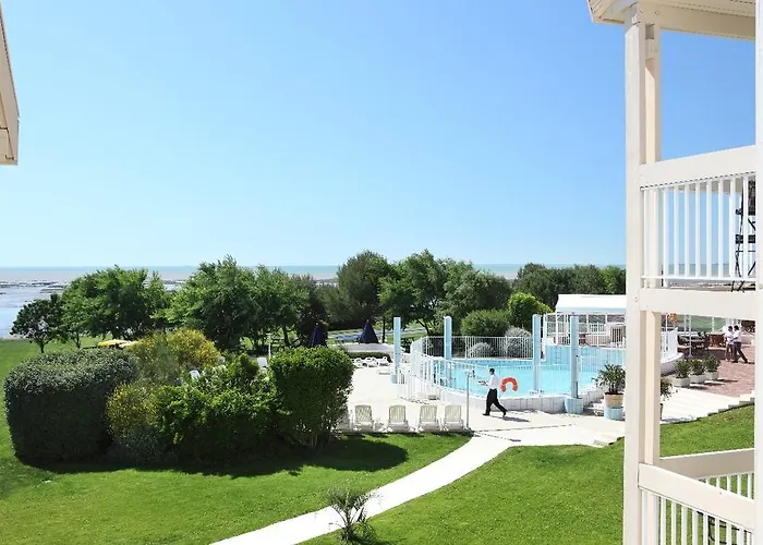 Отель La Grande Terrasse & La Rochelle - Mgallery Collection Шатлайон-Плаж